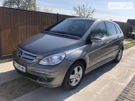 Mercedes-Benz B 200 2006  випуску Львів з двигуном 2 л дизель хэтчбек автомат за 6900 долл. 