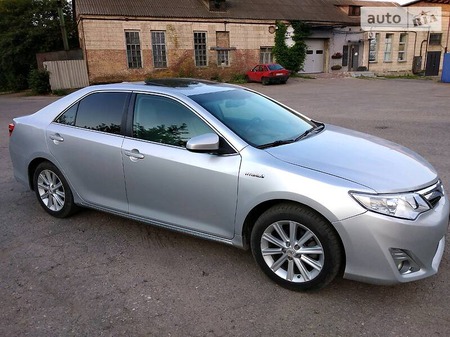 Toyota Camry 2012  випуску Суми з двигуном 2.5 л гібрид седан автомат за 12500 долл. 