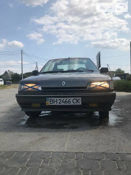 Renault 21 1988  випуску Херсон з двигуном 1.7 л газ седан  за 1250 долл. 