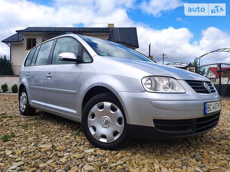 Volkswagen Touran 2003  випуску Львів з двигуном 1.6 л бензин мінівен механіка за 5800 долл. 