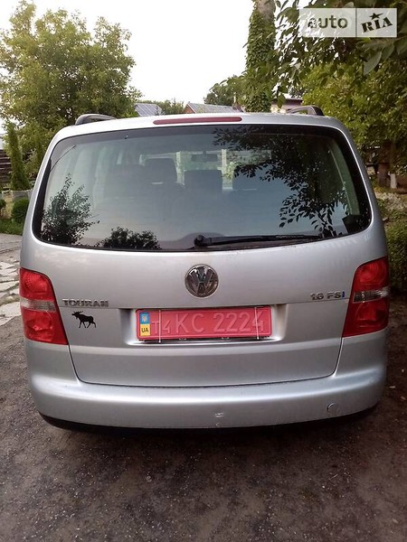 Volkswagen Touran 2003  випуску Луцьк з двигуном 1.6 л бензин мінівен механіка за 5100 долл. 