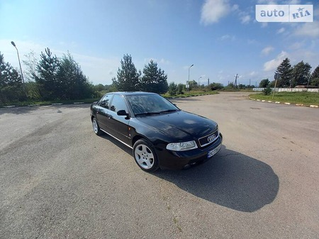 Audi A4 Limousine 1996  випуску Львів з двигуном 2.6 л  седан механіка за 3750 долл. 