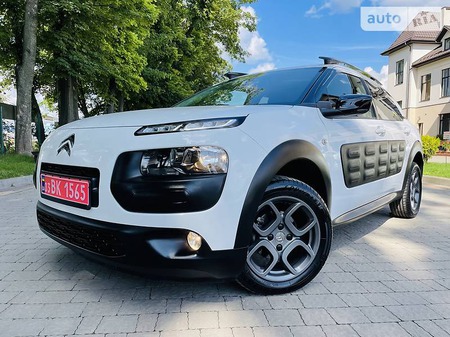 Citroen C4 Cactus 2016  випуску Львів з двигуном 1.6 л дизель хэтчбек автомат за 12700 долл. 