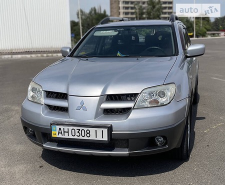 Mitsubishi Outlander 2006  випуску Донецьк з двигуном 2.4 л бензин універсал автомат за 7800 долл. 