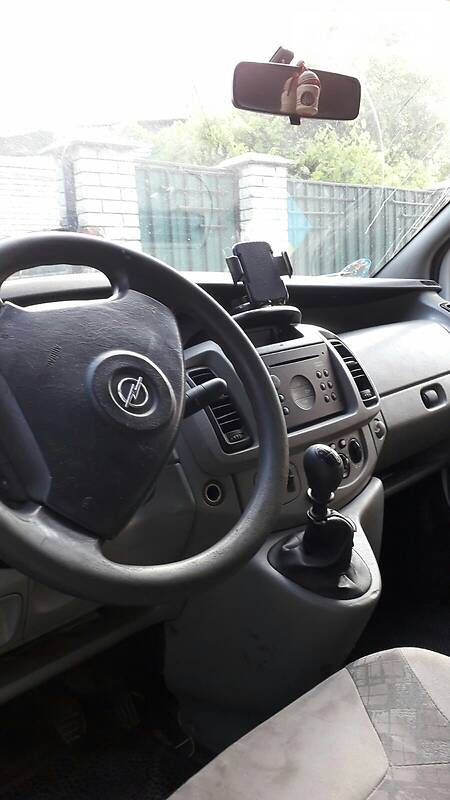 Opel Vivaro 2005  випуску Черкаси з двигуном 2.5 л дизель мінівен механіка за 6500 долл. 