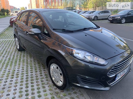 Ford Fiesta 2015  випуску Кропивницький з двигуном 1.6 л бензин седан автомат за 7800 долл. 