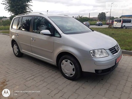 Volkswagen Touran 2003  випуску Львів з двигуном 1.6 л бензин мінівен механіка за 5600 долл. 