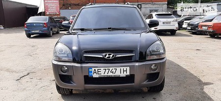 Hyundai Tucson 2008  випуску Дніпро з двигуном 2 л дизель універсал  за 9777 долл. 