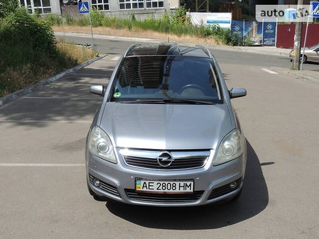 Opel Zafira Tourer 2006  випуску Київ з двигуном 1.9 л дизель мінівен автомат за 6800 долл. 