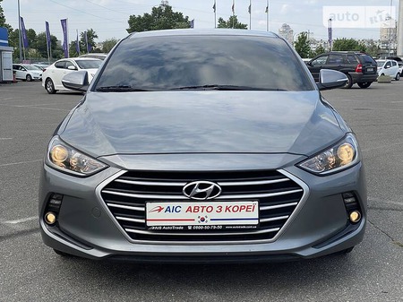 Hyundai Elantra 2016  випуску Київ з двигуном 1.6 л газ седан автомат за 12990 долл. 