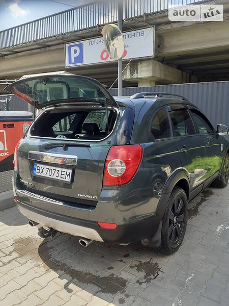 Chevrolet Captiva 2006  випуску Хмельницький з двигуном 2.4 л  позашляховик  за 8500 долл. 