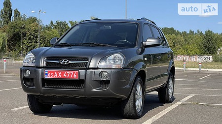 Hyundai Tucson 2010  випуску Дніпро з двигуном 2 л бензин позашляховик механіка за 9999 долл. 