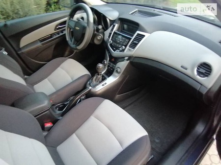 Chevrolet Cruze 2013  випуску Чернігів з двигуном 1.8 л бензин седан механіка за 7800 долл. 