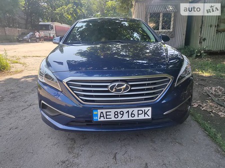 Hyundai Sonata 2016  випуску Запоріжжя з двигуном 2.4 л бензин седан  за 12990 долл. 