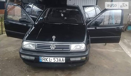 Volkswagen Vento 1992  випуску Івано-Франківськ з двигуном 1.9 л дизель седан механіка за 800 долл. 