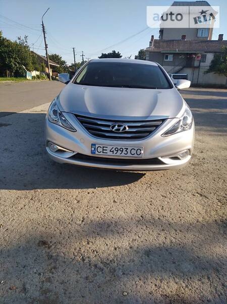 Hyundai Sonata 2013  випуску Чернівці з двигуном 2 л газ седан автомат за 8800 долл. 