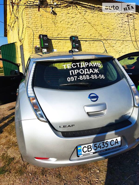 Nissan Leaf 2013  випуску Чернігів з двигуном 0 л електро хэтчбек  за 8000 долл. 