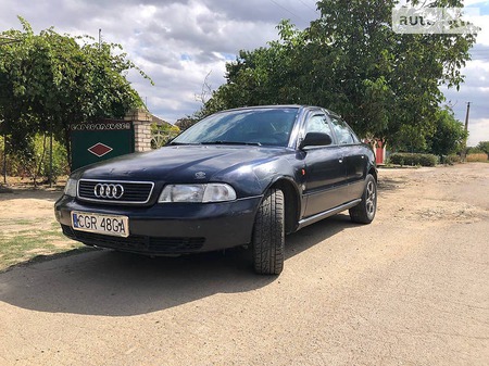 Audi A4 Limousine 1995  випуску Миколаїв з двигуном 1.6 л бензин седан механіка за 1200 долл. 