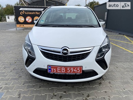 Opel Zafira Tourer 2013  випуску Чернівці з двигуном 2 л дизель мінівен механіка за 10500 долл. 