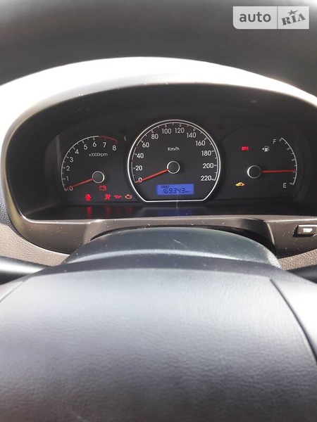 Hyundai Elantra 2010  випуску Херсон з двигуном 1.6 л бензин седан механіка за 6500 долл. 