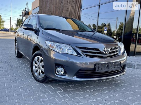 Toyota Corolla 2012  випуску Дніпро з двигуном 1.3 л бензин седан механіка за 8950 долл. 