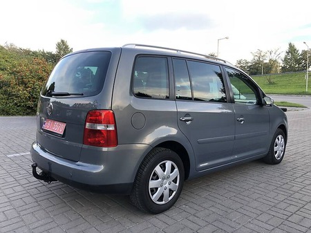 Volkswagen Touran 2004  випуску Львів з двигуном 0 л бензин мінівен механіка за 6190 долл. 