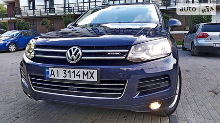 Volkswagen Touareg 2013  випуску Київ з двигуном 3 л гібрид позашляховик автомат за 23300 долл. 