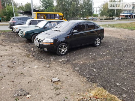 Chevrolet Aveo 2005  випуску Донецьк з двигуном 1.5 л  седан механіка за 3900 долл. 