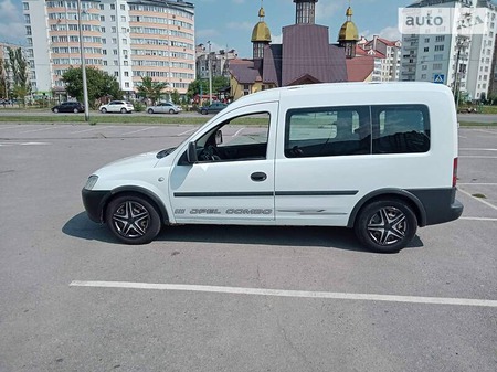 Opel Combo Life 2005  випуску Івано-Франківськ з двигуном 1.7 л дизель пікап механіка за 3999 долл. 