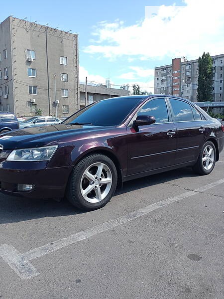 Hyundai Sonata 2007  випуску Миколаїв з двигуном 2.4 л бензин седан автомат за 7500 долл. 