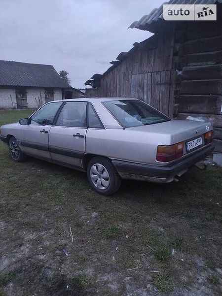 Audi 100 1986  випуску Луцьк з двигуном 2 л дизель седан механіка за 2300 долл. 