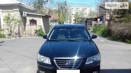 Hyundai Sonata 2009  випуску Миколаїв з двигуном 2 л  седан механіка за 6800 долл. 