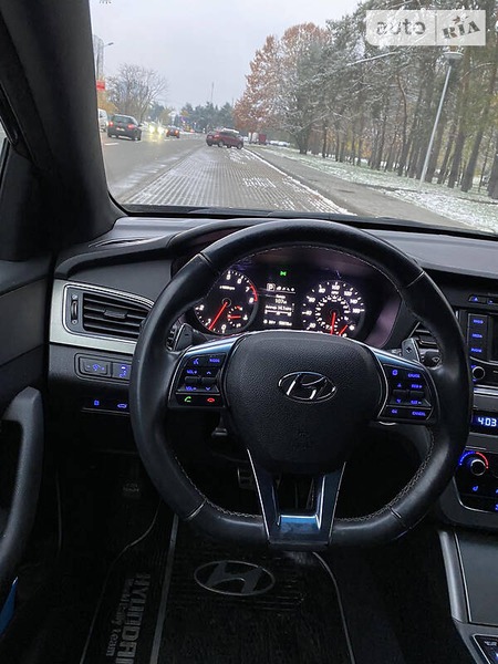 Hyundai Sonata 2015  випуску Запоріжжя з двигуном 2 л бензин седан автомат за 11500 долл. 