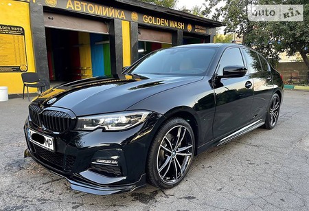 BMW 330 2020  випуску Київ з двигуном 2 л бензин седан автомат за 37700 долл. 