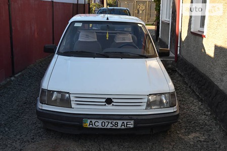 Peugeot 309 1986  випуску Луцьк з двигуном 0 л бензин седан механіка за 670 долл. 