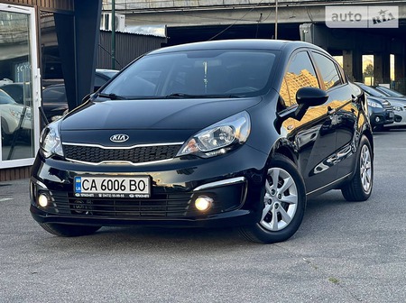 KIA Rio 2015  випуску Київ з двигуном 1.4 л бензин седан механіка за 10700 долл. 