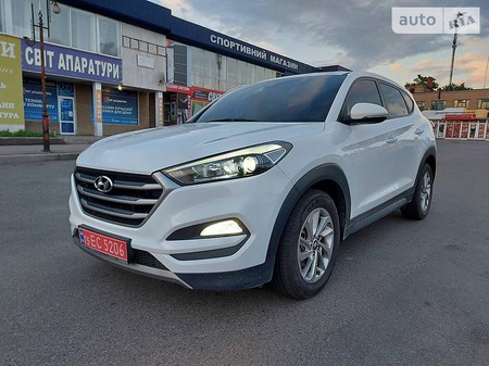 Hyundai Tucson 2016  випуску Дніпро з двигуном 2 л дизель позашляховик автомат за 17700 долл. 