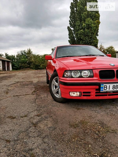 BMW 3 Series 1991  випуску Полтава з двигуном 1.6 л  седан механіка за 3700 долл. 