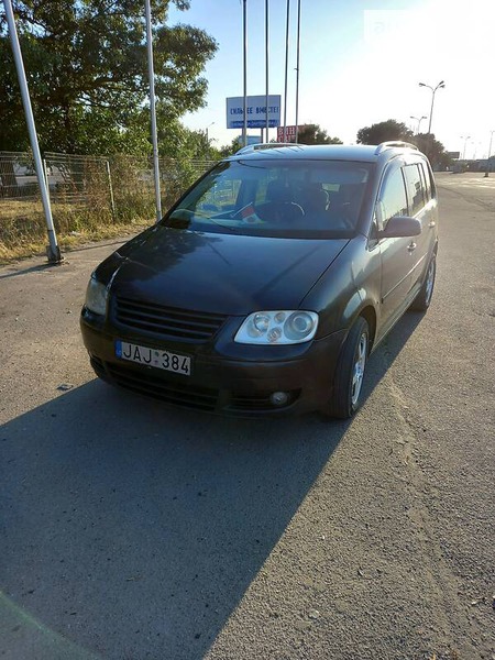 Volkswagen Touran 2004  випуску Одеса з двигуном 1.9 л дизель мінівен автомат за 1999 долл. 