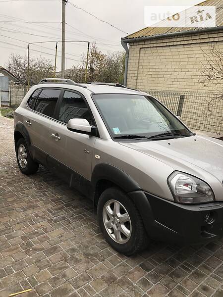 Hyundai Tucson 2005  випуску Одеса з двигуном 2 л дизель позашляховик механіка за 8000 долл. 