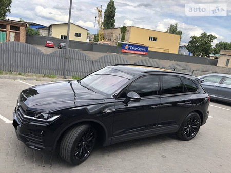 Volkswagen Touareg 2019  випуску Київ з двигуном 3 л бензин позашляховик автомат за 60000 долл. 