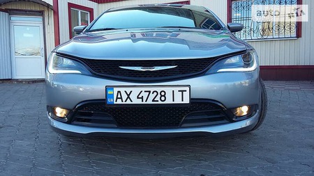 Chrysler 200 2015  випуску Донецьк з двигуном 3.6 л бензин седан автомат за 14000 долл. 