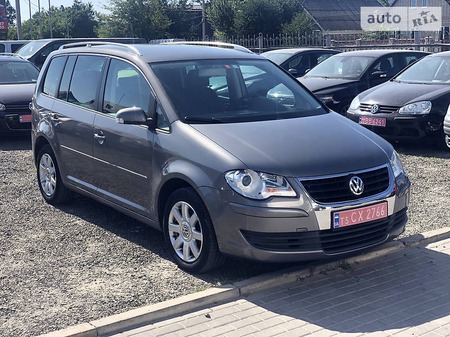 Volkswagen Touran 2007  випуску Херсон з двигуном 1.4 л бензин мінівен автомат за 8100 долл. 