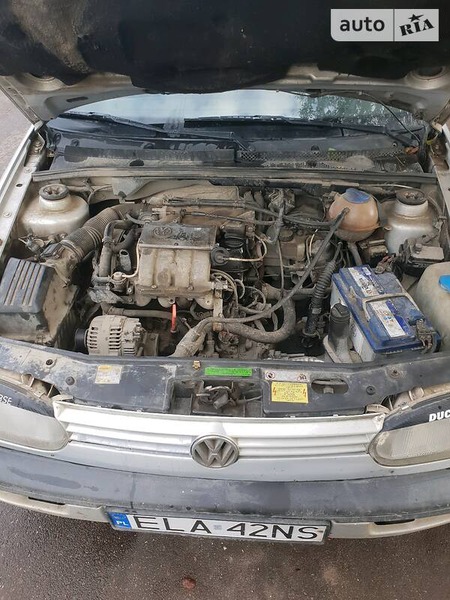 Volkswagen Golf 1996  випуску Рівне з двигуном 0 л бензин седан механіка за 1100 долл. 
