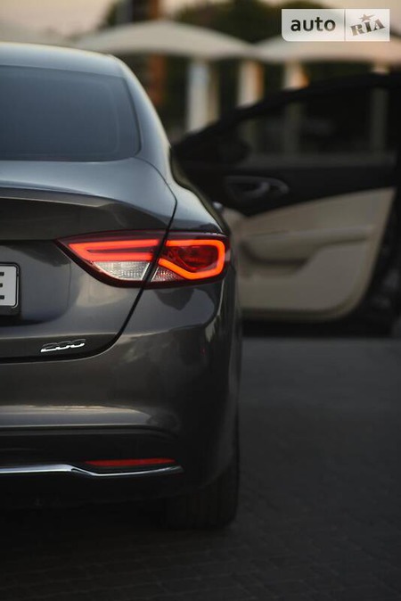 Chrysler 200 2015  випуску Київ з двигуном 2.4 л бензин седан автомат за 12499 долл. 