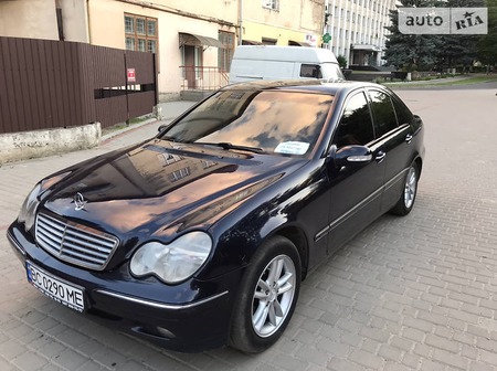 Mercedes-Benz C 240 2000  випуску Львів з двигуном 2.6 л бензин седан автомат за 5400 долл. 
