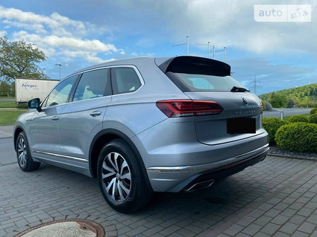 Volkswagen Touareg 2019  випуску Київ з двигуном 3 л дизель позашляховик автомат за 72300 долл. 