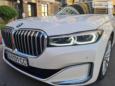 BMW 740 2019  випуску Київ з двигуном 3 л бензин седан автомат за 81000 долл. 