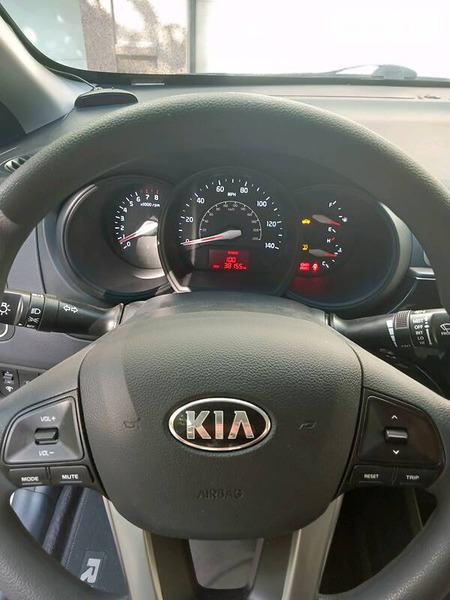 KIA Rio 2016  випуску Київ з двигуном 1.6 л бензин седан механіка за 9700 долл. 