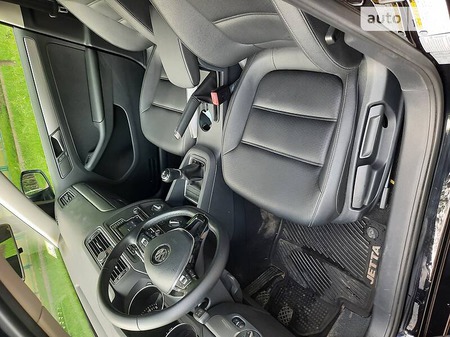Volkswagen Jetta 2016  випуску Київ з двигуном 1.4 л бензин седан механіка за 10500 долл. 